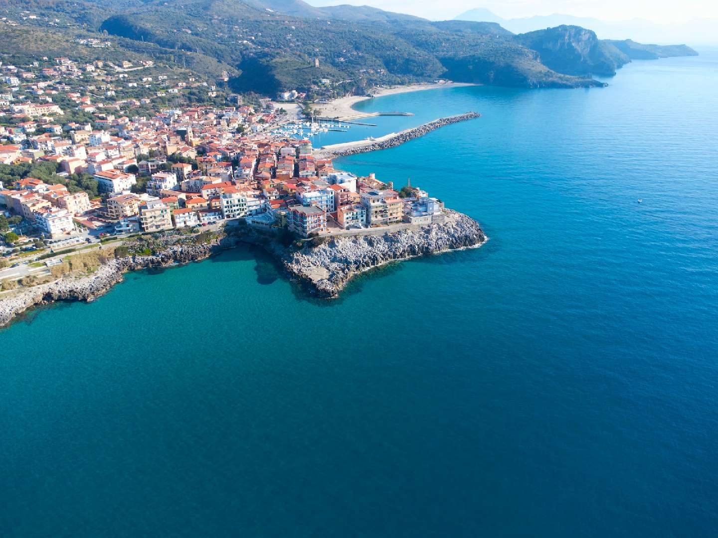 Promontorio di Marina di Camerota dall'alto - costa del Cilento